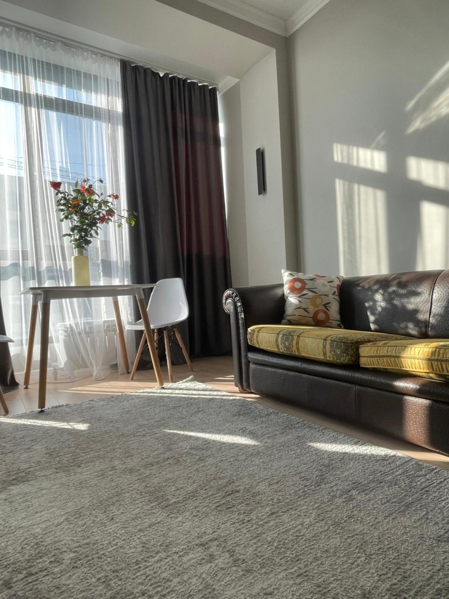 241# Four Seasons Apartment *